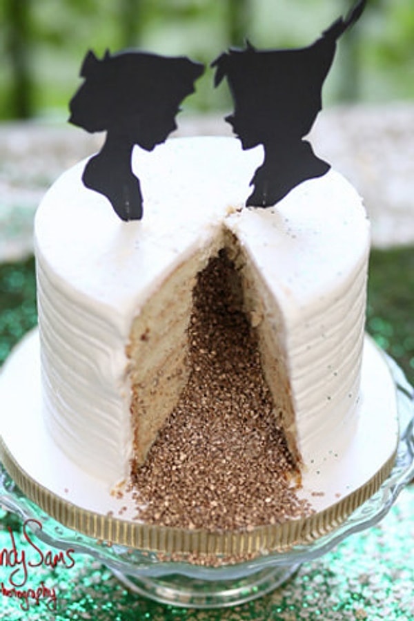 6. Простой, но элегантный торт в стиле "Питера Пэна"