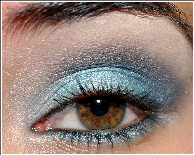 11. If we ever forget the blue eyeshadow we put all over our lid, our mascaras should dry out.