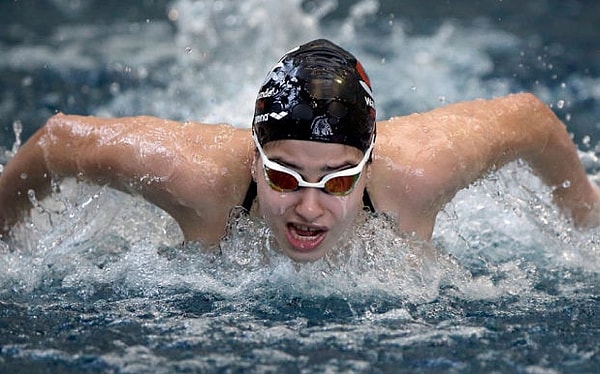 Им помогали только двое пассажиров.