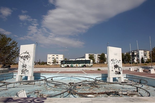 5. Остатки фонтана в бывшей Олимпийской деревне на северной окраине Афин, Олимпиада 2004 года