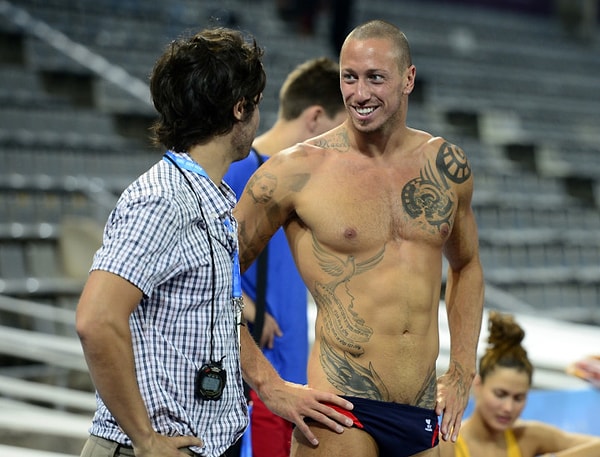 10. Покрывать тело слитными костюмами - преступление против природы