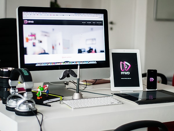 9. «Вчера у меня был секс с работником… На рабочем месте… И я его босс»