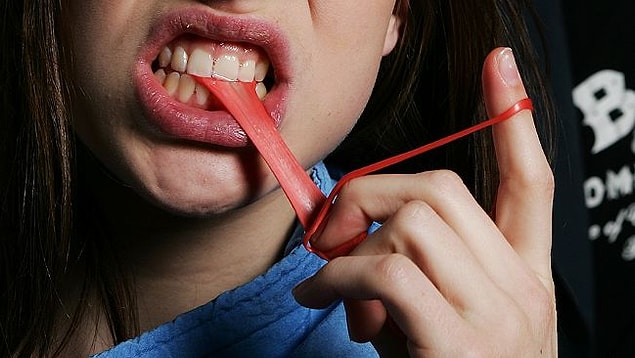 7. Chewing gum at night