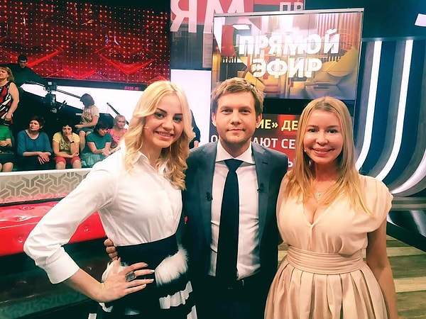 10. Во время одного из визитов в Москву она даже успела принять участие в скандальном ток-шоу Бориса Корчевникова.