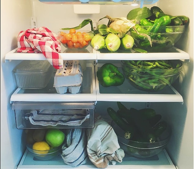 17. This is what a trashless fridge look like. There are no plastic bags, no paper, no plastic, no nylon and no packaging!