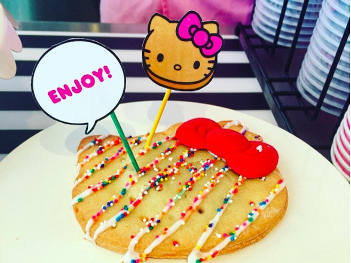 Hello Kitty Severler Buraya : Amerika'nın İlk Hello Kitty Cafe'si!