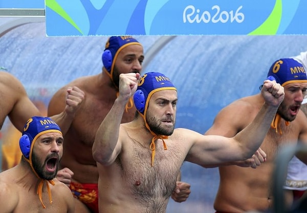 13. Дай мне полежать на твоей груди, красавчик.