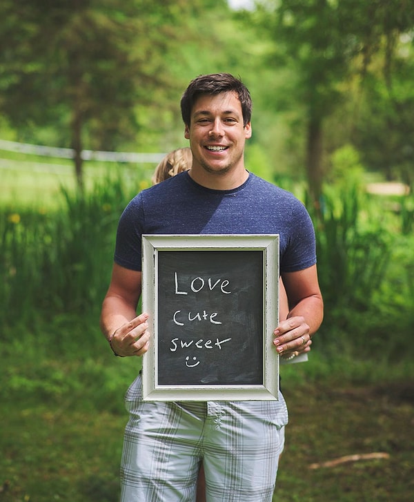 2. Вместо этого Брианна устроила фотосессию с их свадебным фотографом, а Брэндону сказала, что они выиграли бесплатную фотосъемку.