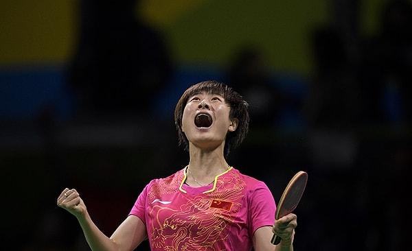 3. Çin'den katılan Ding Ning tek kadınlar masa tenisinde zaferini kutluyor.