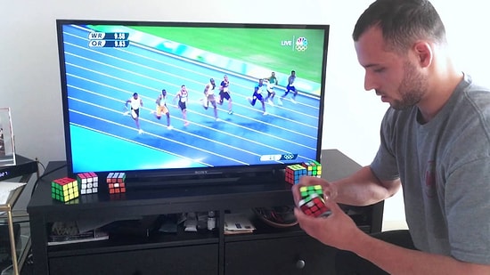 Usain Bolt'un 100 Metre Koşusundan Daha Hızlı Şekilde Rubik Küpü Çözen Adam