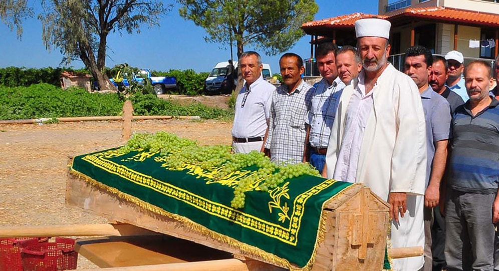 Manisa'da Üzümün Cenaze Namazını Kıldılar!