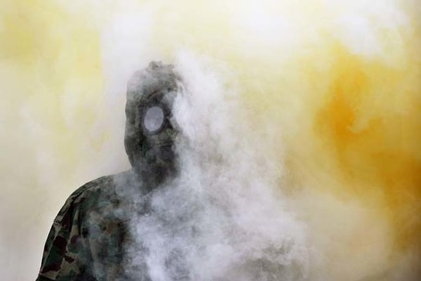 3. Жителей уведомили о проведении операции за несколько часов. Правительство сообщило, что газ, которым будет покрыт город, безвреден для человеческого здоровья, но обладает довольно сильным запахом.