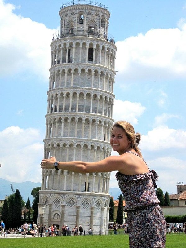 Обнять горячо любимую башню.