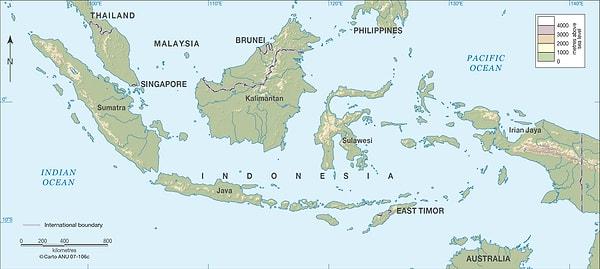 13. Endonezya, dünyanın yalnızca adalardan oluşan en büyük ülkesidir. Ülkede toplamda 17,508 ada bulunmaktadır ve bunların yaklaşık 6,000'inde insanlar yaşamaktadır.