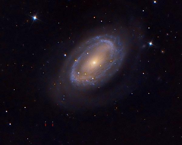 22. Parlak Sarmal Gökada NGC 4725