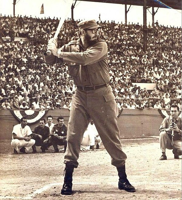 15. Fidel Castro Havana'da beyzbol oynarken, 1959