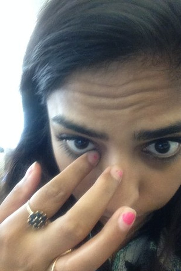 11. Доставала катышки от туши из глаз и подолгу смотрела на них