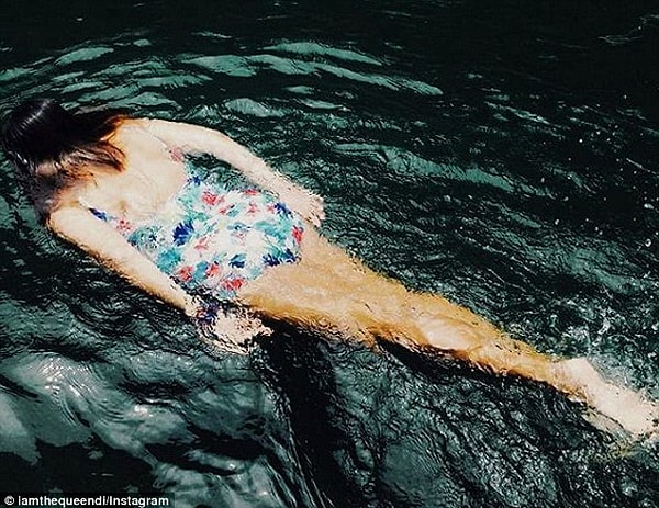 2. #mermaidthighs - это хэштег для тех, кто не имеет ничего против того, что их бедра соприкасаются