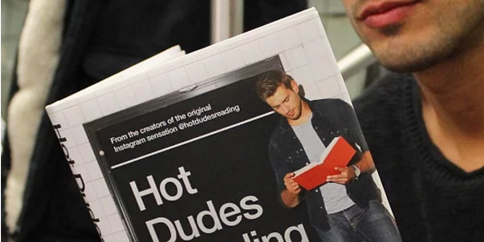 Инстаграм-страничка о горячих парнях, читающих книги, покорила интернет