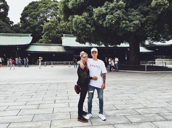 2. Ребята активно выставляют совместные фото в Инстаграме и даже успели вместе съездить в путешествие.