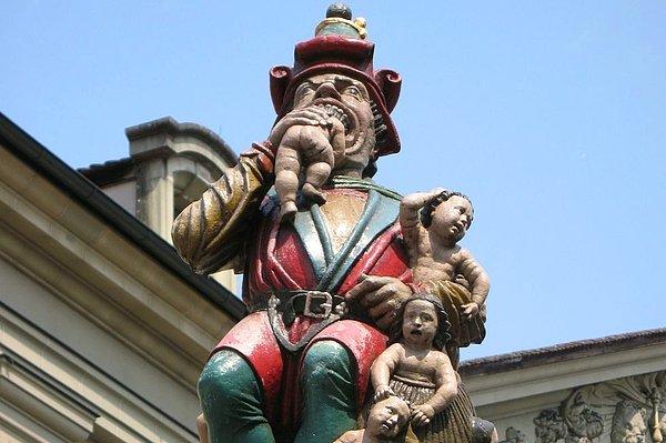 5. İsviçre'nin Bern kentinde, 500 yıl önce inşa edilmiş bebek yiyen bir heykel bulunmaktadır.