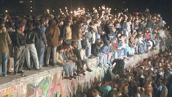 4. Berlin duvarını yıkan soru.