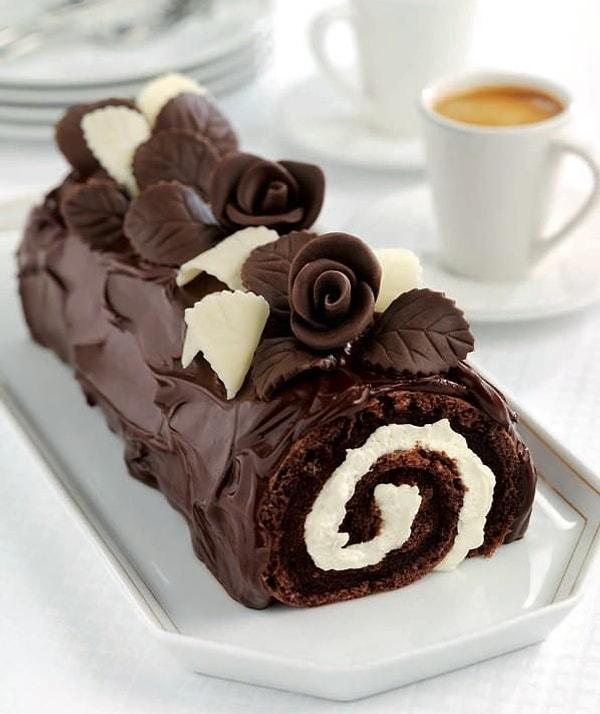 1. İster çikolatalı ister sade kek ile yapabileceğiniz bir tarif!