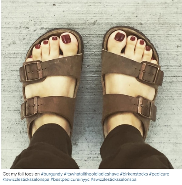 1. Сандалии на плоской подошве