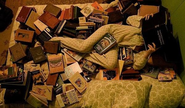 10. Günün sonunda yatağınıza çekilip kitaplarınızla baş başa kaldığınızda da, harcadığınız onca parayı unutmuş olursunuz.