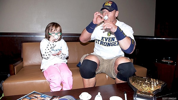 8. Джон Сина исполнил желание маленькой девочки