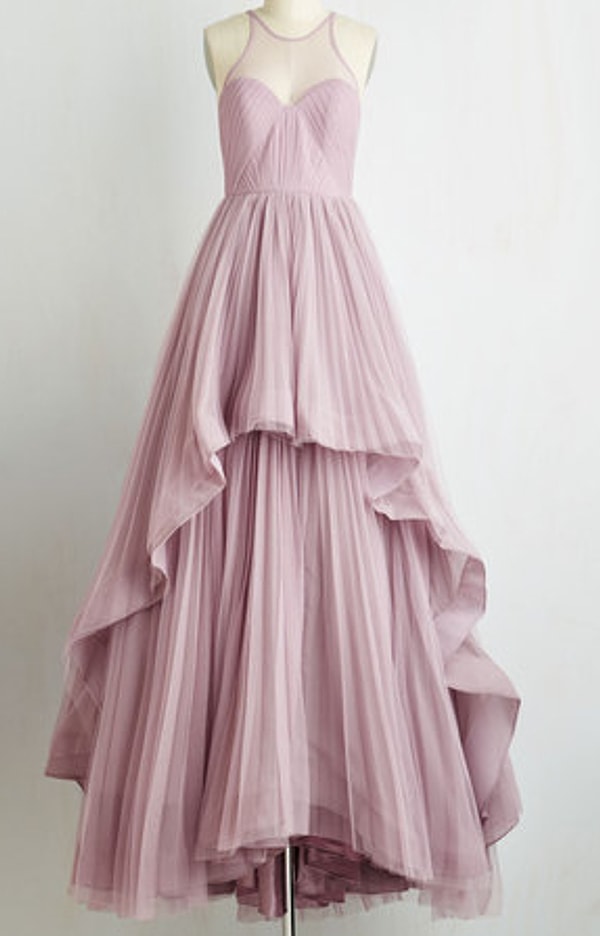 18. Светло-сиреневое платье с эффектной пышной юбкой