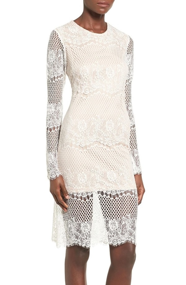 21. Свадебное платье-миди с длинными рукавами и прозрачным кружевом