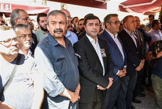 Siyasiler de oradaydı