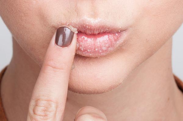 8. İskoç bir psikoloğa göre belirgin dudak tüberkülü olan kadınlar vajinal orgazmda daha başarılı oluyor.