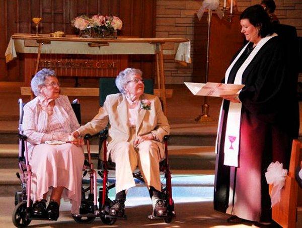 9. Soldaki Vivian Boyack (91) ve Alice "Nonie" Dubes (90), 72 yıl sonra Iowa eyaletinde evlenirken