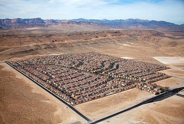 21. Las Vegas, Nevada'daki çöl evleri.