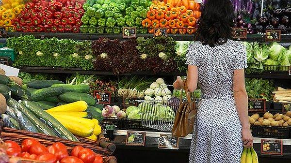 4. Meyve ve sebze seçerken marketlerin,  reyona teslimat tarihlerini öğrenin.
