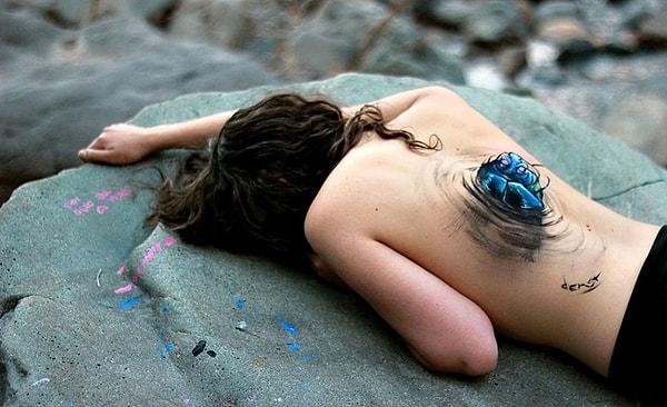 1. Jeampiere Dinamarca Poque, 29 yaşında Şili'li bir vücut boyama sanatçısıdır.