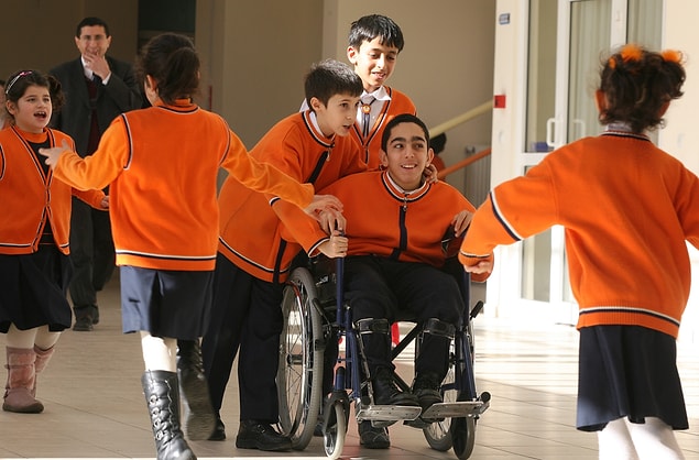 1) Bugün 80 milyona yaklaşan Türkiye nüfusunun içinde yaklaşık 9 milyon vatandaşımız engelli