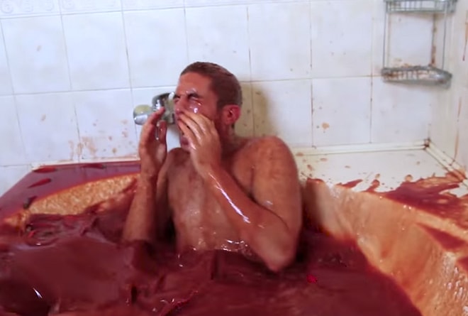 Блогер чуть не ослеп в ванне из перца!