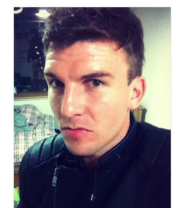 5. Парень явно хотел показать всем какой у него мужественный подборок, но  в центре внимания оказались его отпадные булочки 😆