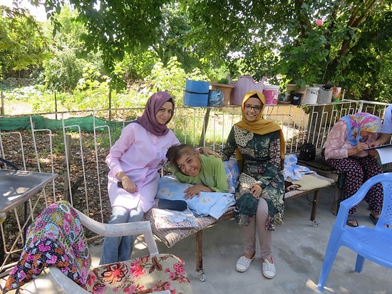 Bedensel Engelli Safire Seyfioğlu'nun Gönüllü Öğretmenle Değişen Hayatı