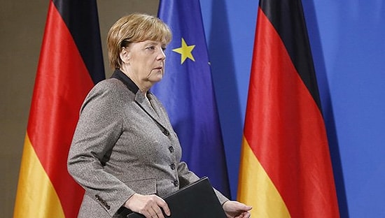 Merkel'in Partisi Berlin'de Oy Kaybetti