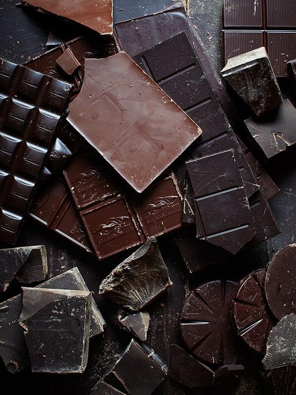 9. Bitter çikolata içerdiği kakao yarımıyla bağışıklık sistemini arttırır, gribe faydalıdır.