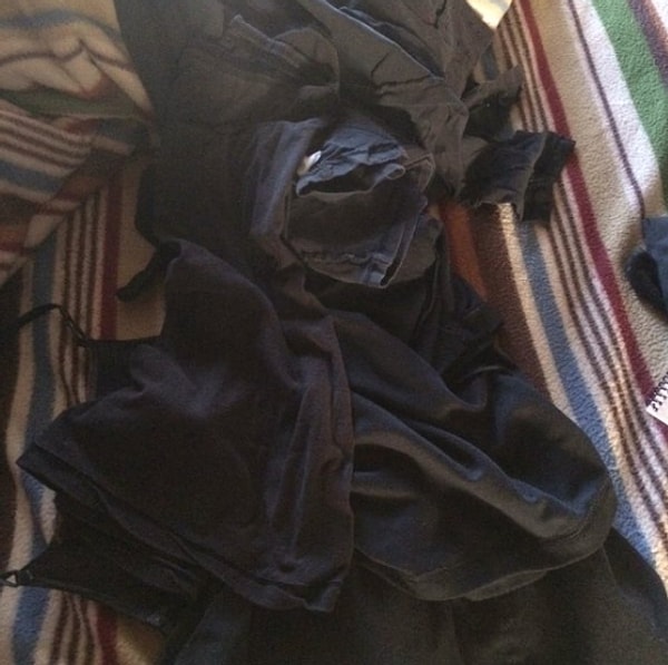 19. Когда вы начинаете понимать, что весь ваш гардероб медленно превращается в черное пятно