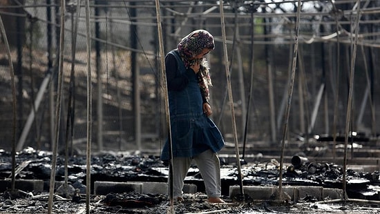 Midilli'de Yangın Binlerce Göçmeni Barınaksız Bıraktı