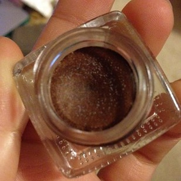 7. Сама косметика не загрязняется, грязными становятся только кисточки