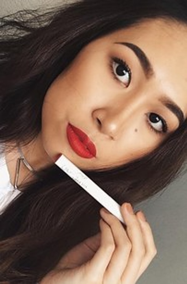 12. Красная помада идет не всем