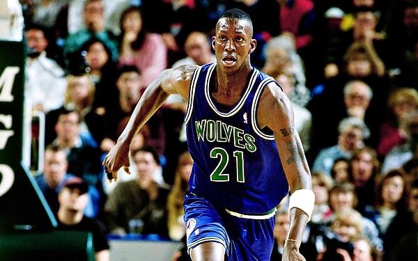 1997 - Wolves ile 6 yıl 125 milyon dolarlık kontrata imza attı. O tarih için bir profesyonel sporcunun herhangi bir takım sporunda imzaladığı en büyü kontrat oldu. Anlaşma, NBA'deki kontrat imzalama süresinin bitimine 6 saat kala geldi.