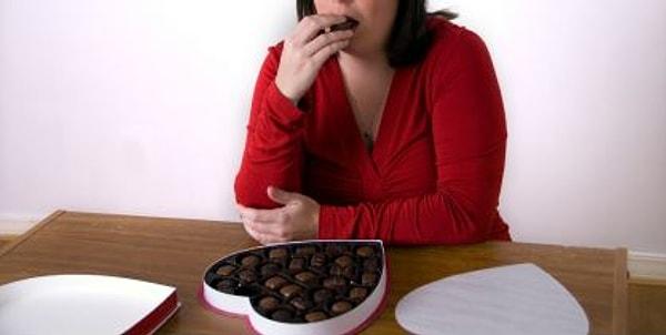 11. Çikolata dünyanın en lezzetli yiyeceklerinden biri ama fazla yediğiniz takdirde sizin katiliniz olabilir.